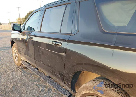 2022 Chevrolet Suburban 4Wd Z71 z USA, uszkodzony, nr VIN 1GNSKDKD3NR108763